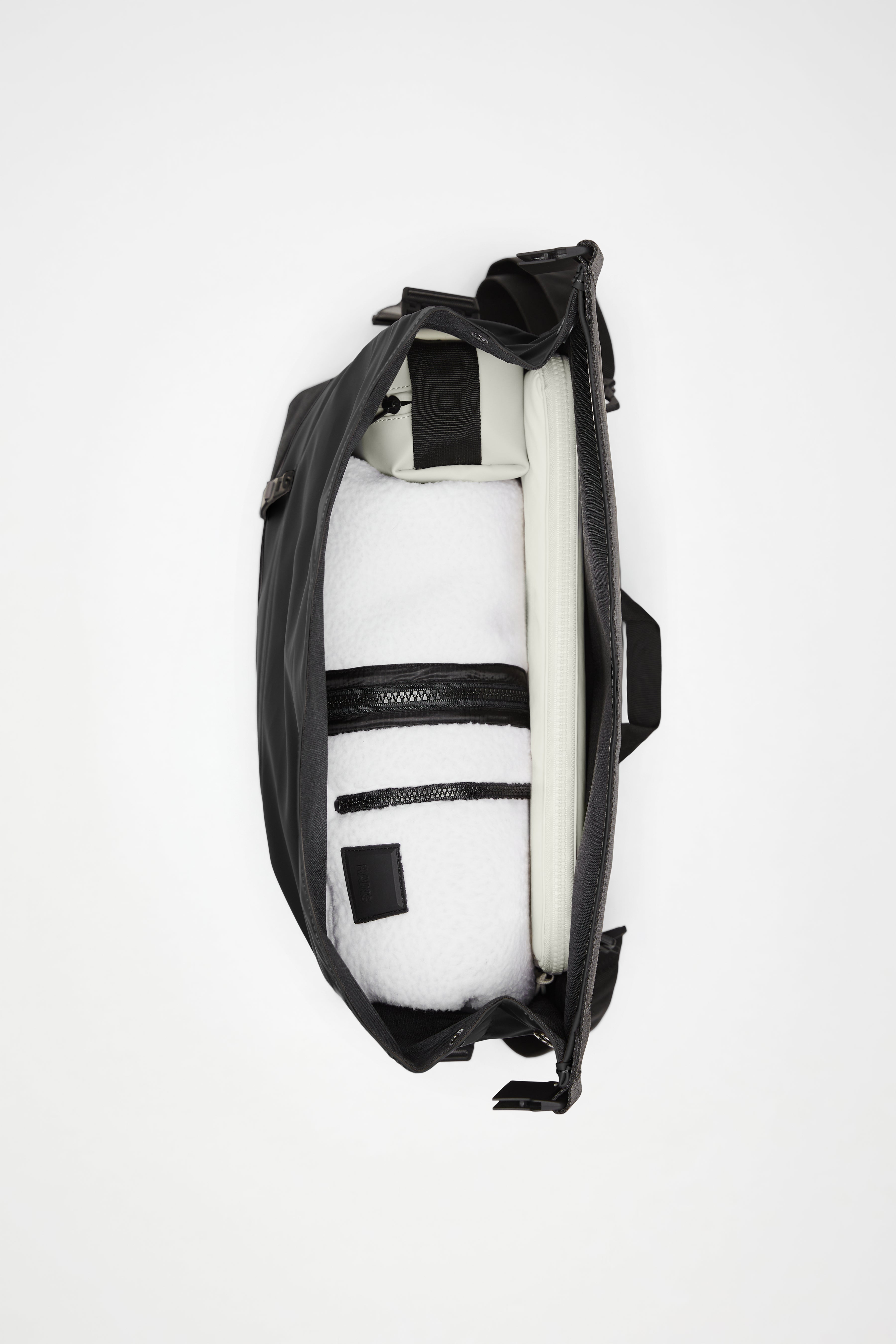 RAINS Trail Rolltop Messenger Bag Black 13L H35 x D12 x W37.50 cm Messenger