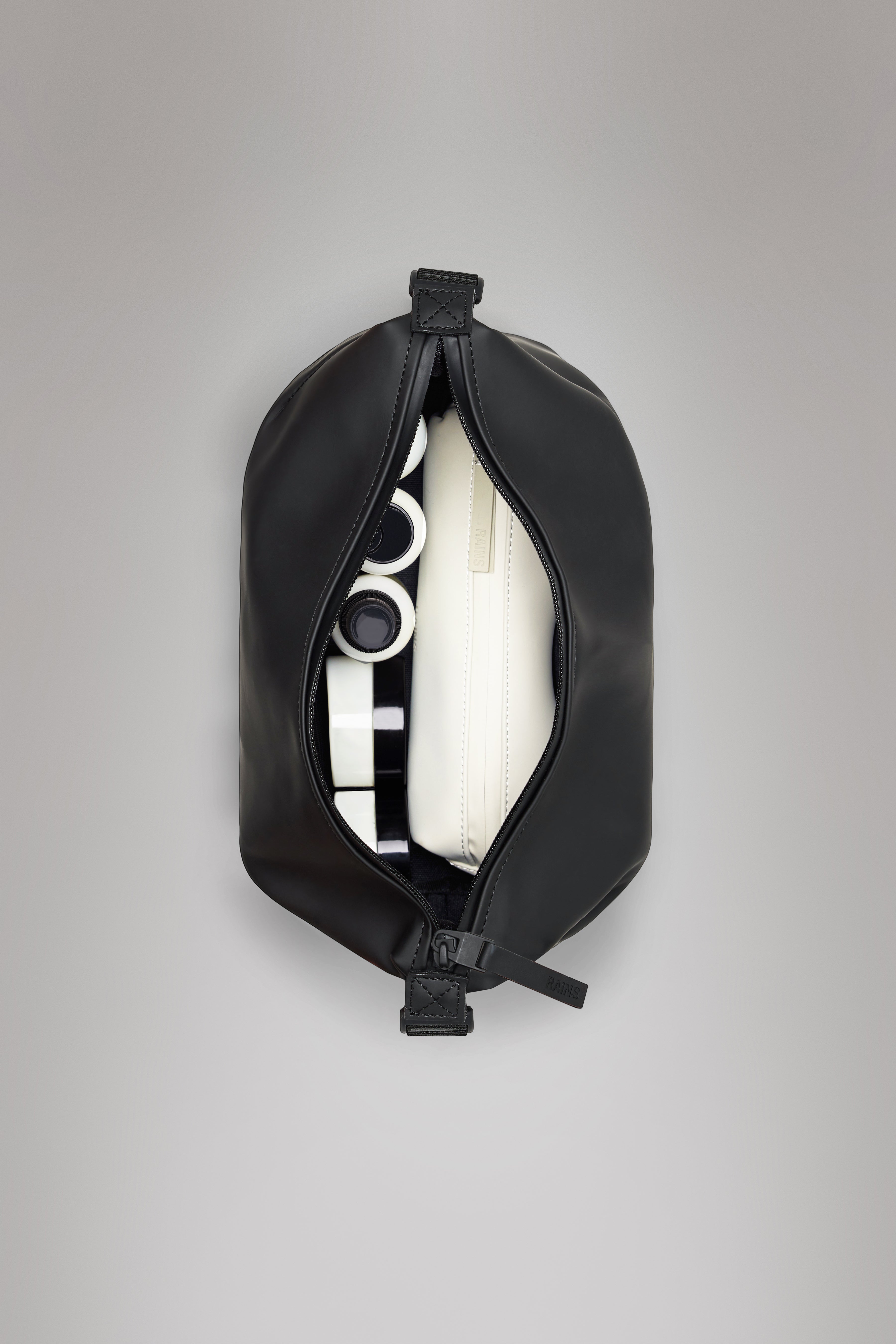 RAINS Hilo Wash Bag Depth Wash Bag