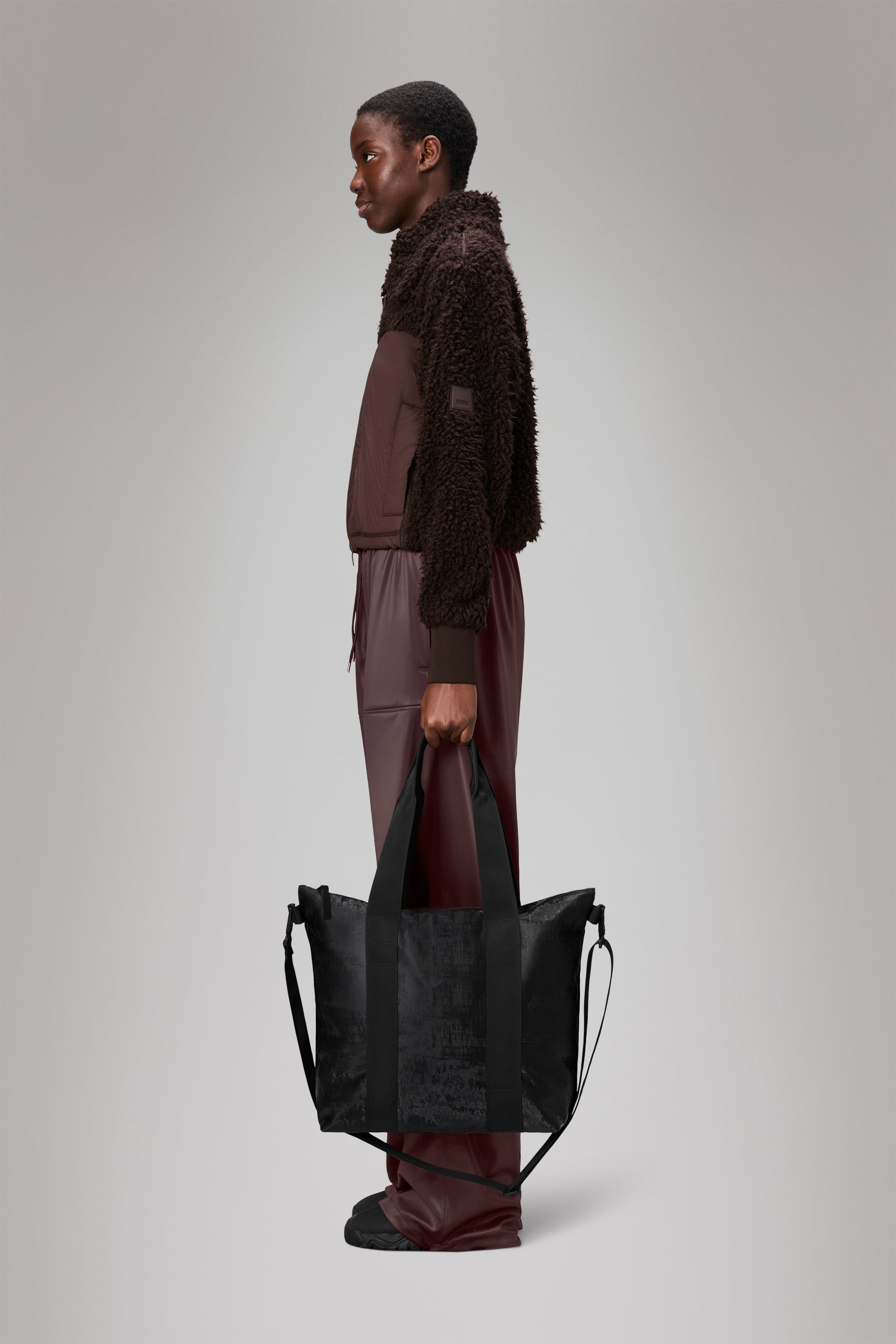 RAINS Tote Bag Mini Coal 18.50L H36 x D13 x W46 cm Tote