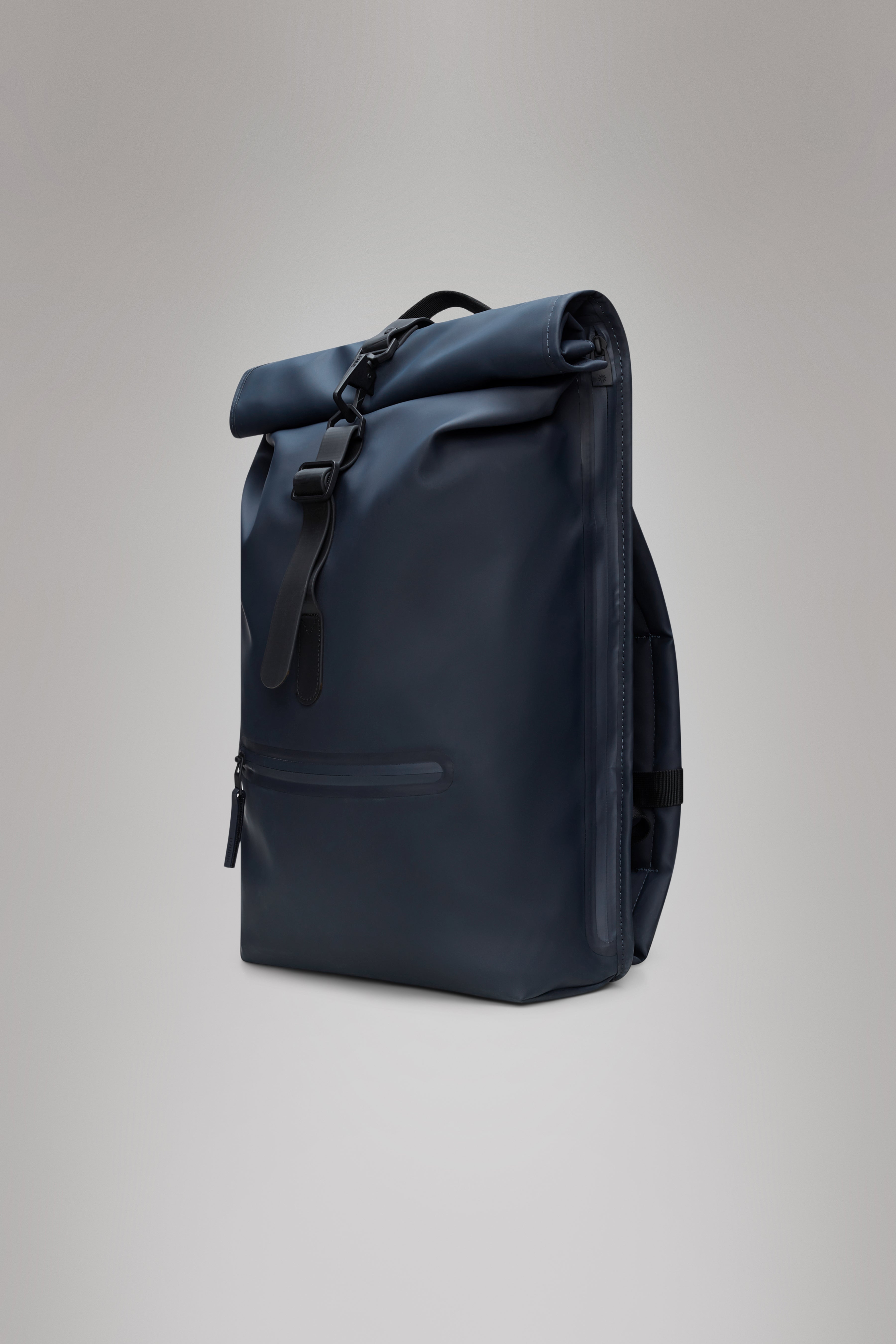RAINS Rolltop Rucksack Navy 17L H60 x D11 x W32 cm Backpack