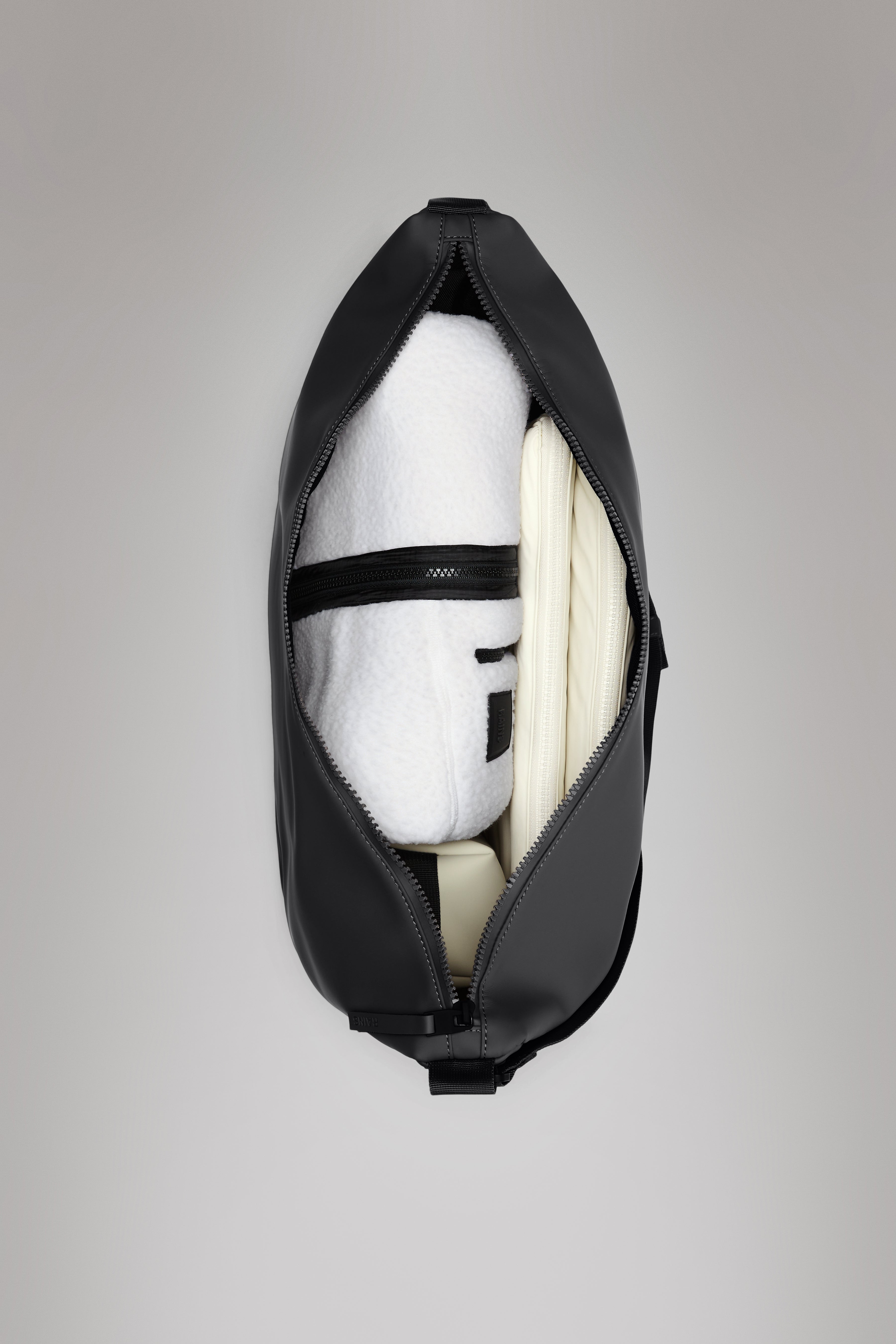 RAINS Valera Shoulder Bag Large Black 22L H38 x D13 x W53 cm Crossbody