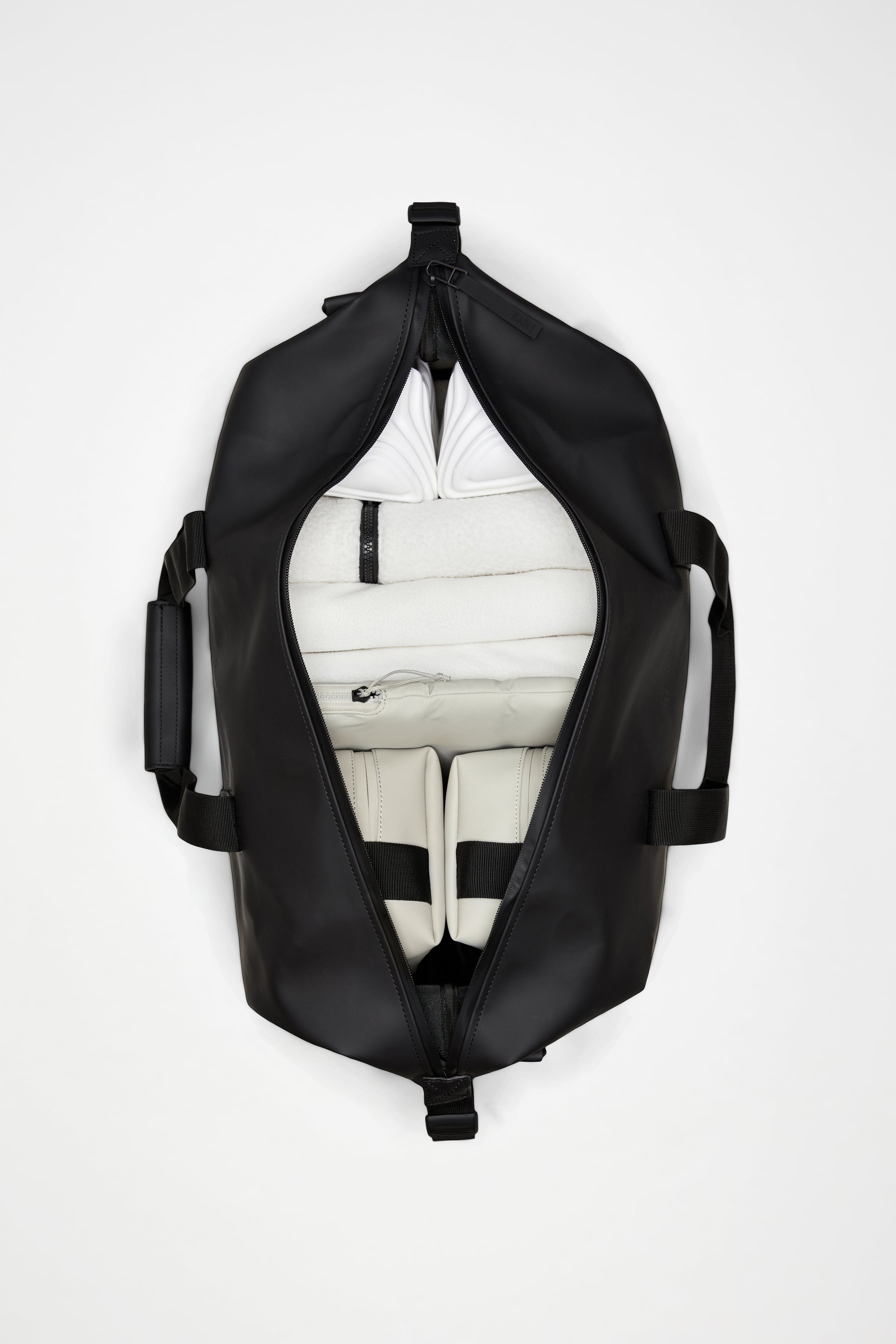 RAINS Hilo Weekend Bag Large Beige 47L H29 x D28 x W60 cm Weekender