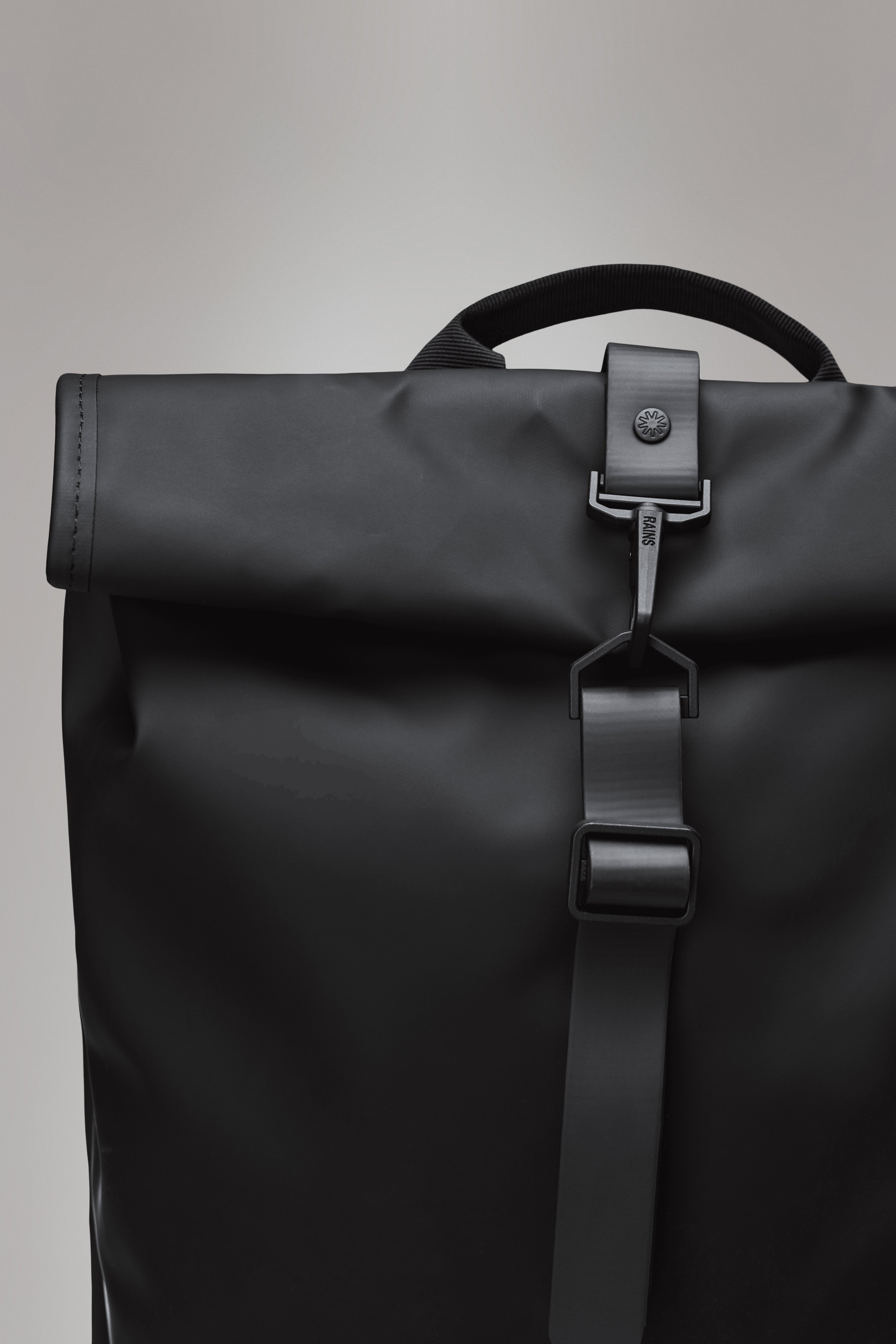 RAINS Rolltop Rucksack Spill 17L H60 x D11 x W32 cm Backpack