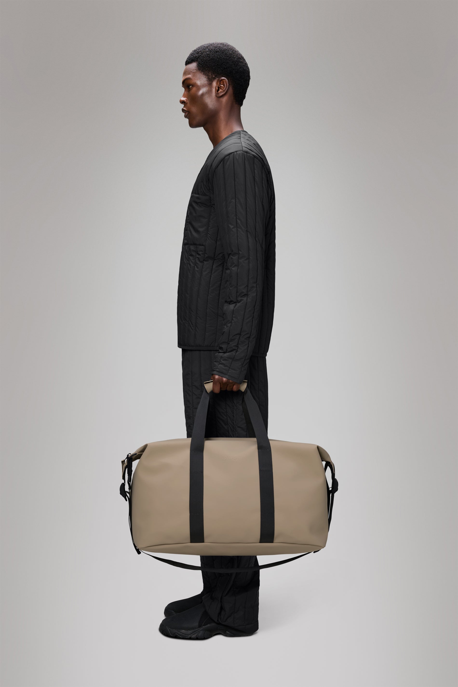 RAINS Hilo Weekend Bag Beige 38L H35 x D26 x W62 cm Weekender