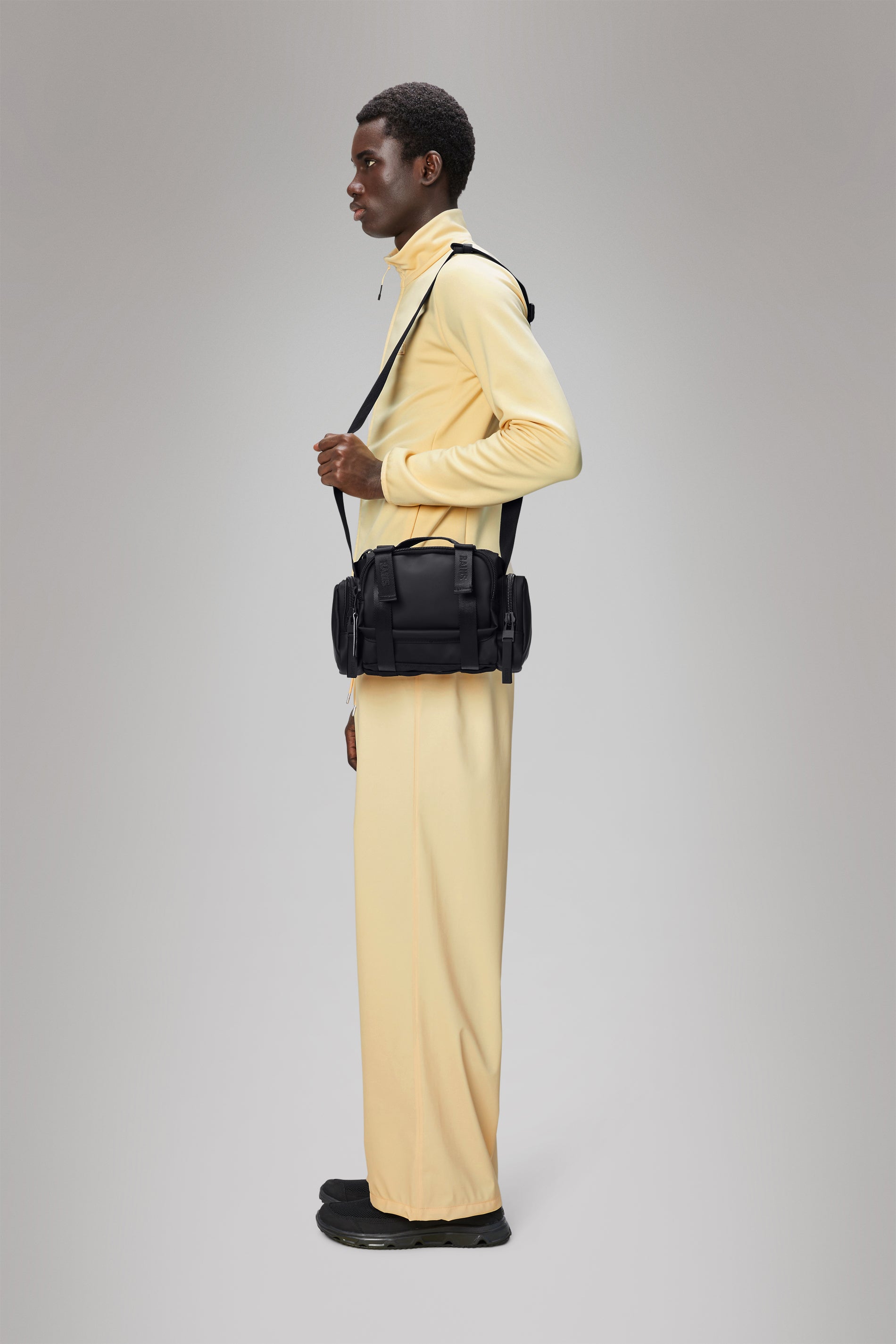 RAINS Trail Crossbody Bag Black 3.80L H16 x D8 x W30 cm Crossbody