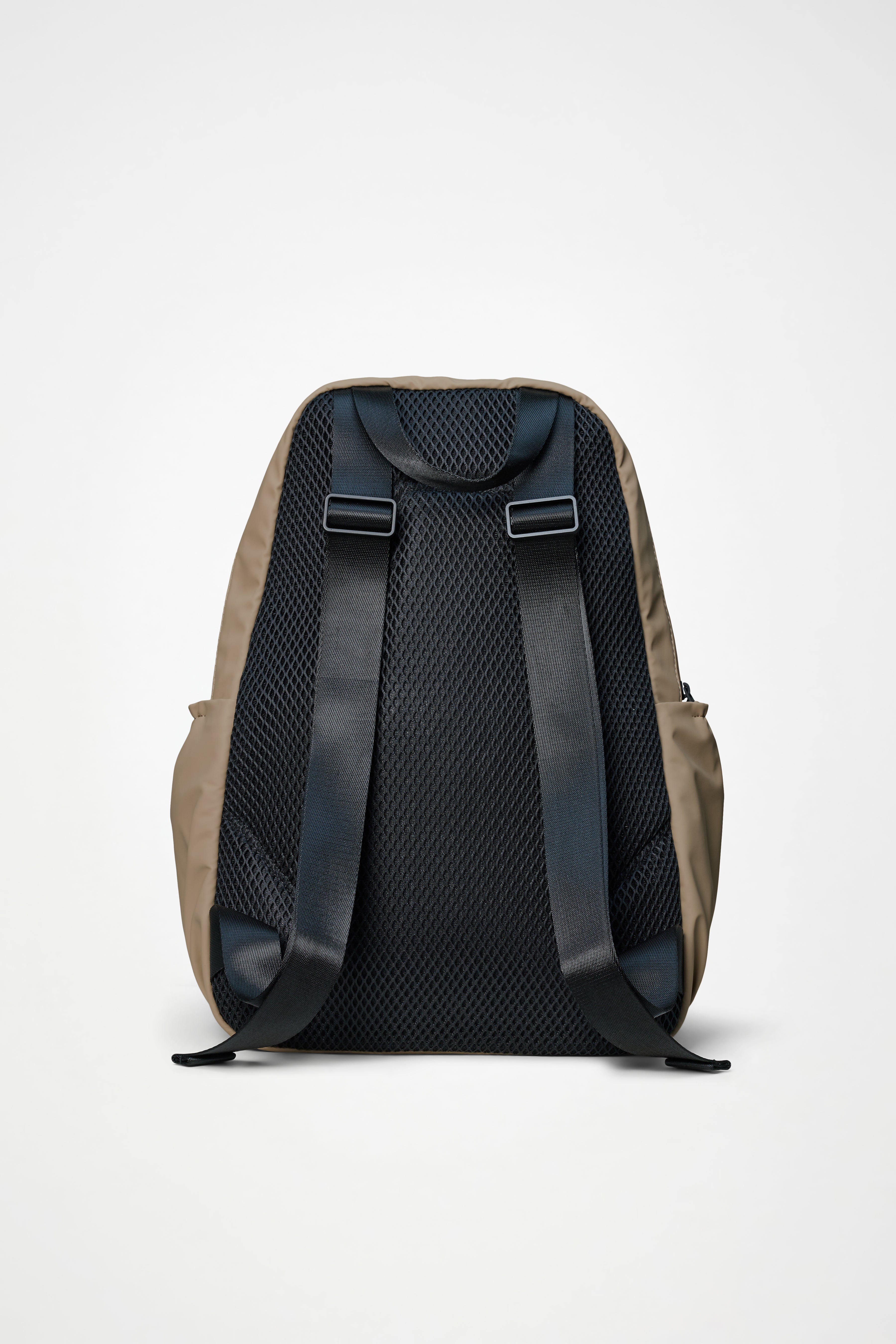 RAINS Dash Backpack Beige 28L H42 x D14 x W31 cm Backpack