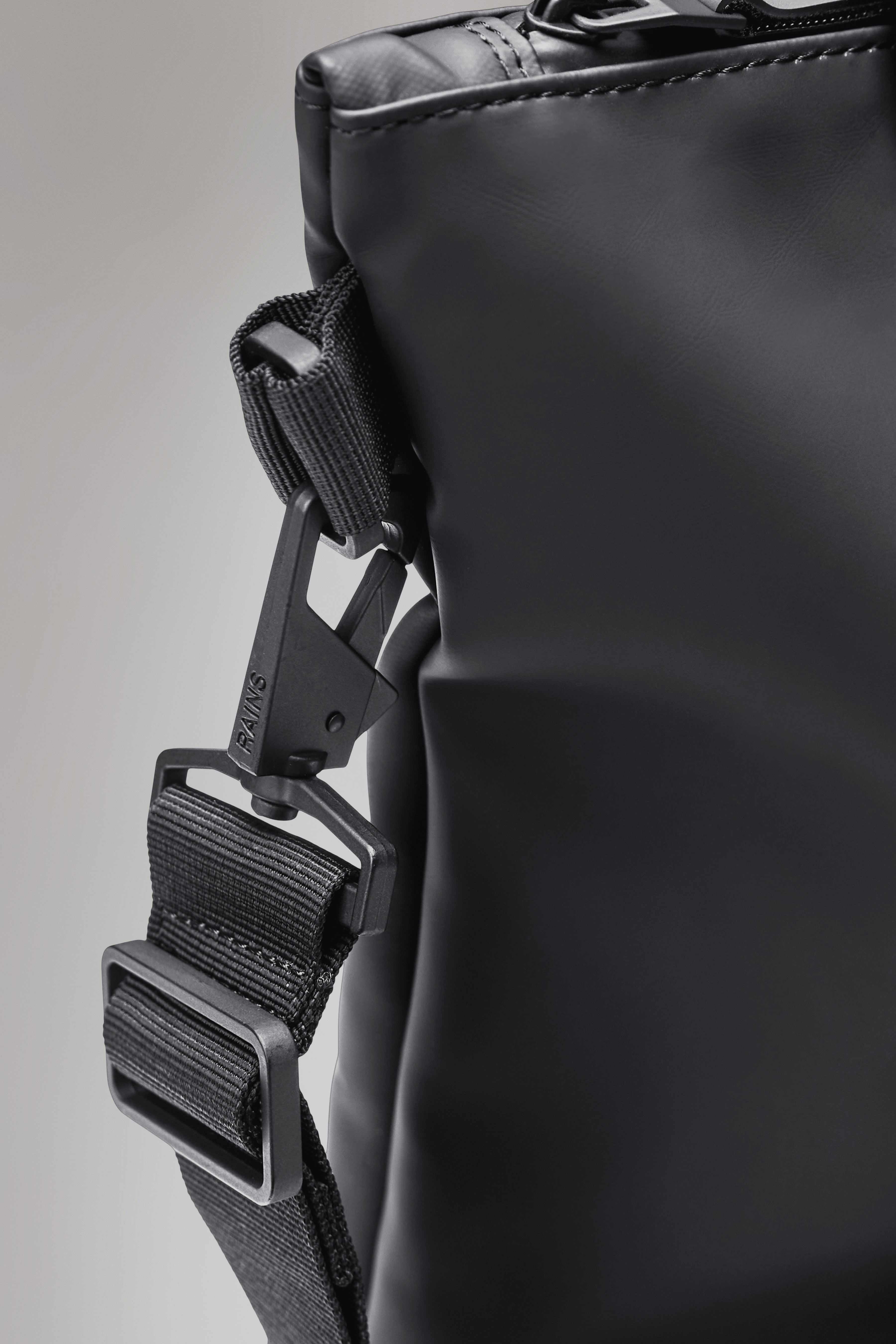 RAINS Tote Bag Mini Coal 18.50L H36 x D13 x W46 cm Tote