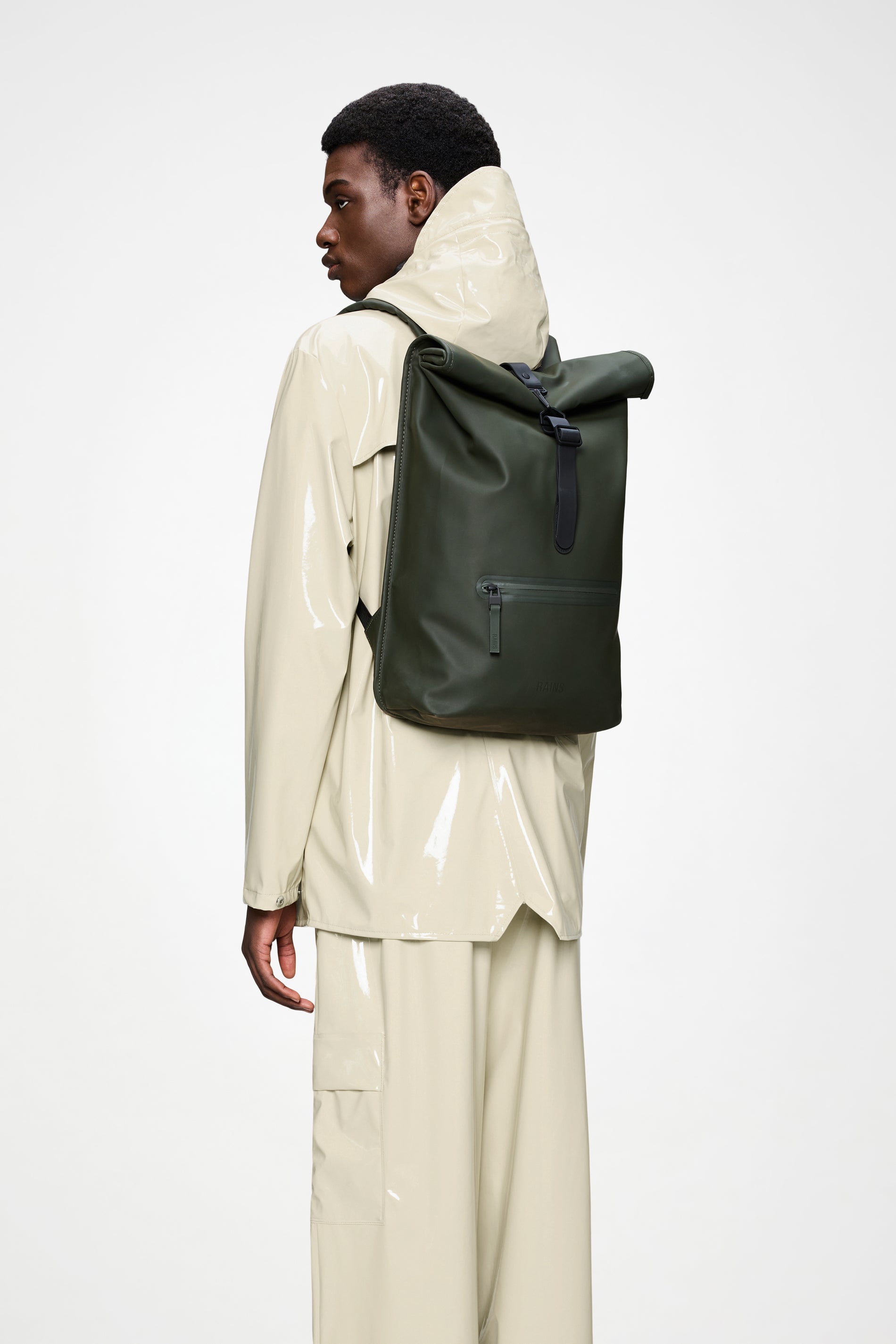 RAINS Rolltop Rucksack Green 17L H60 x D11 x W32 cm Backpack