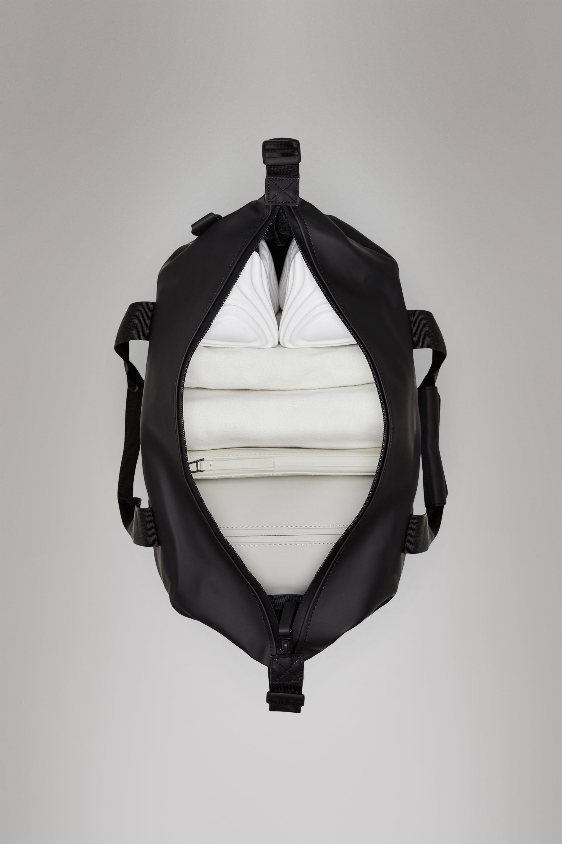 Rains Hilo Weekend Bag Small Coal 23.50L H29 x D18 x W50 cm Weekender