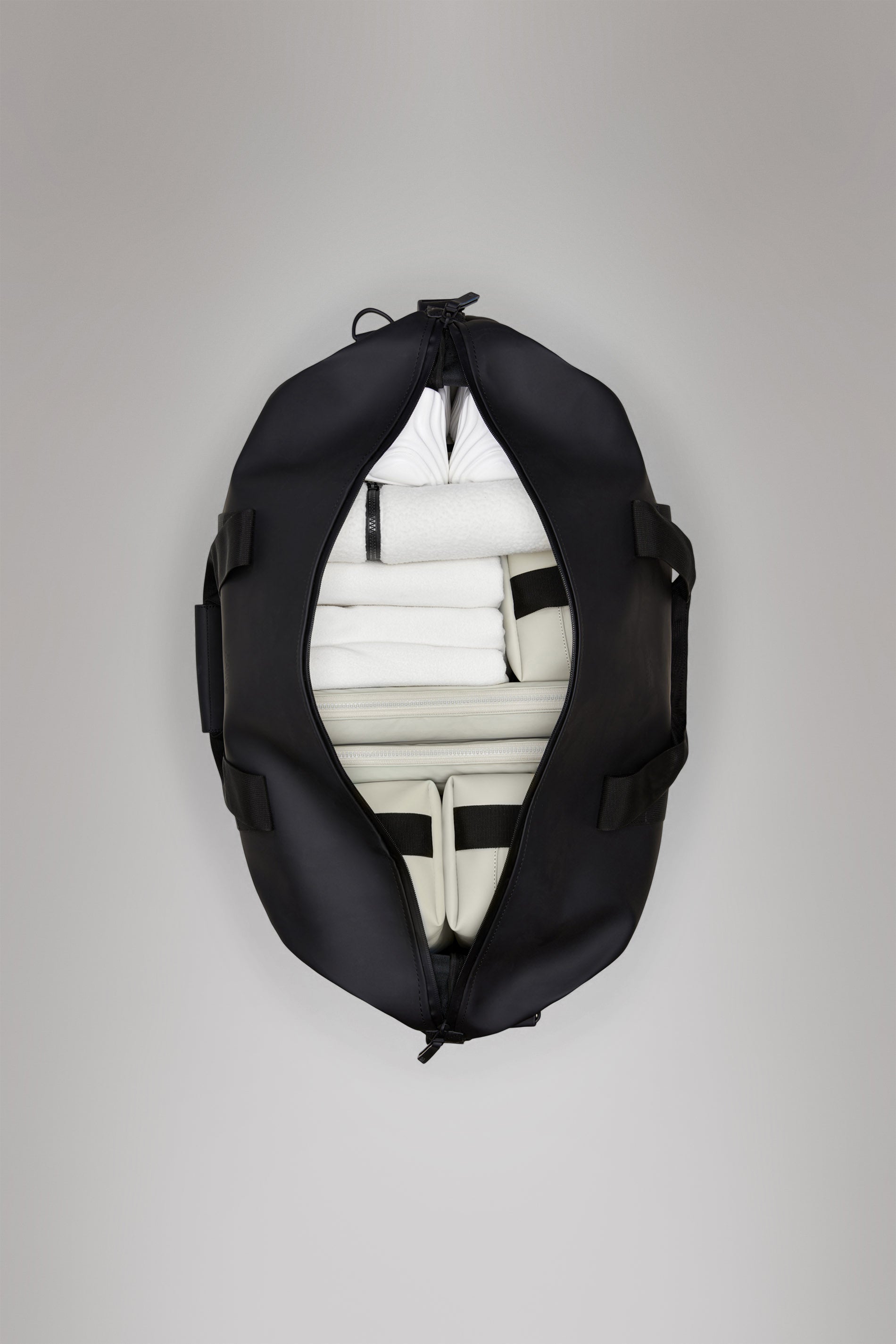 RAINS Hilo Weekend Bag Green 38L H35 x D26 x W62 cm 