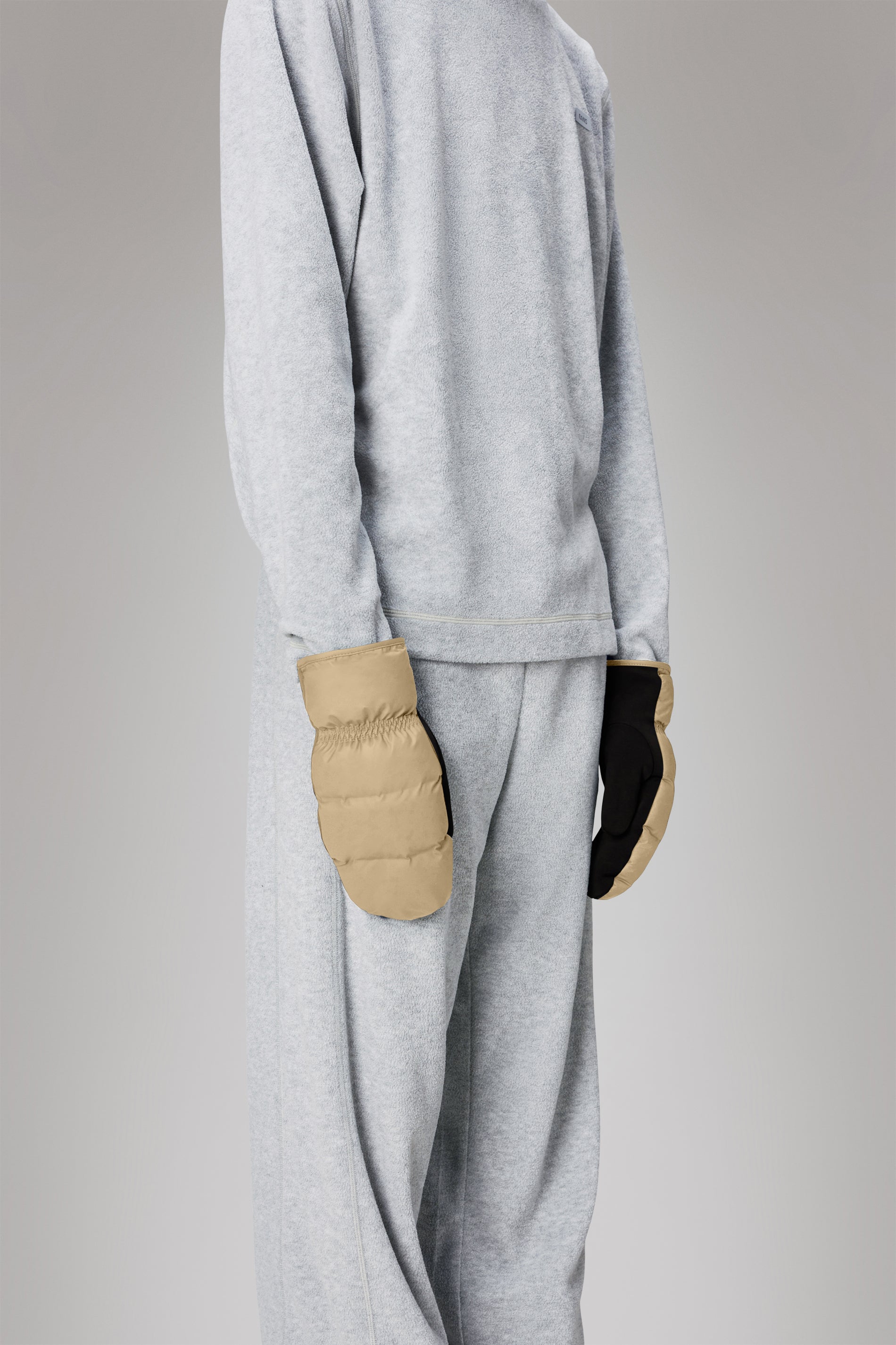 RAINS Lohja Puffer Mittens Sand Gloves & Mittens