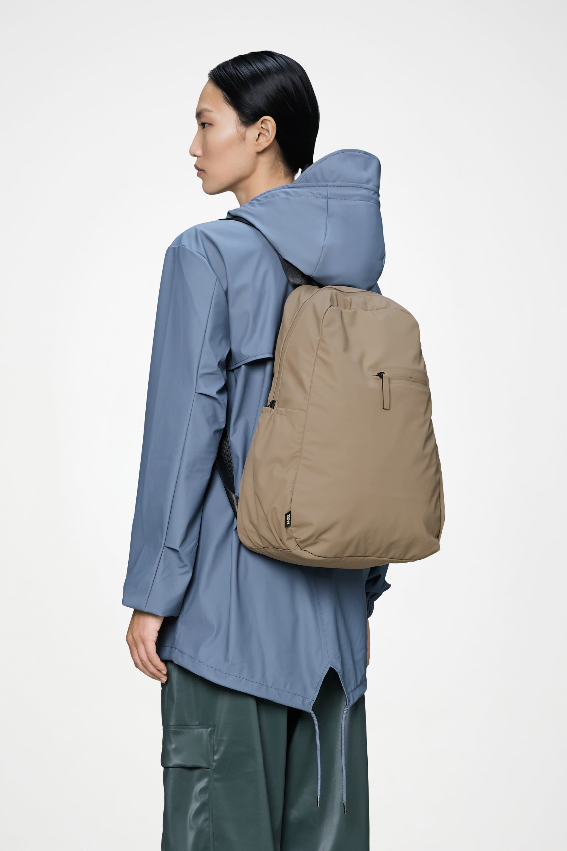 RAINS Dash Backpack Beige 28L H42 x D14 x W31 cm Backpack