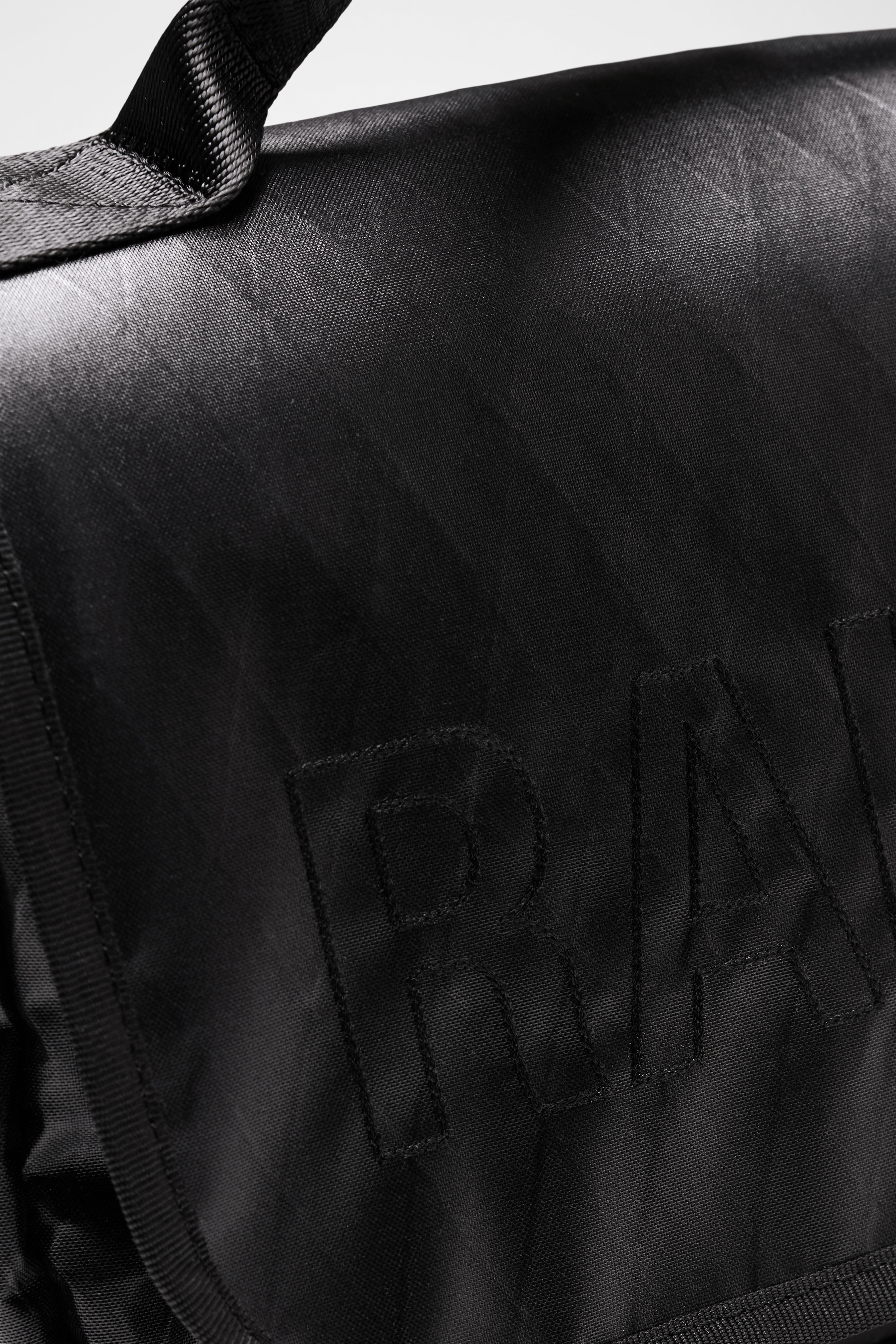 RAINS TexXel Wash Bag Jet Black 5.50L H16 x D12 x W27 cm Wash Bag