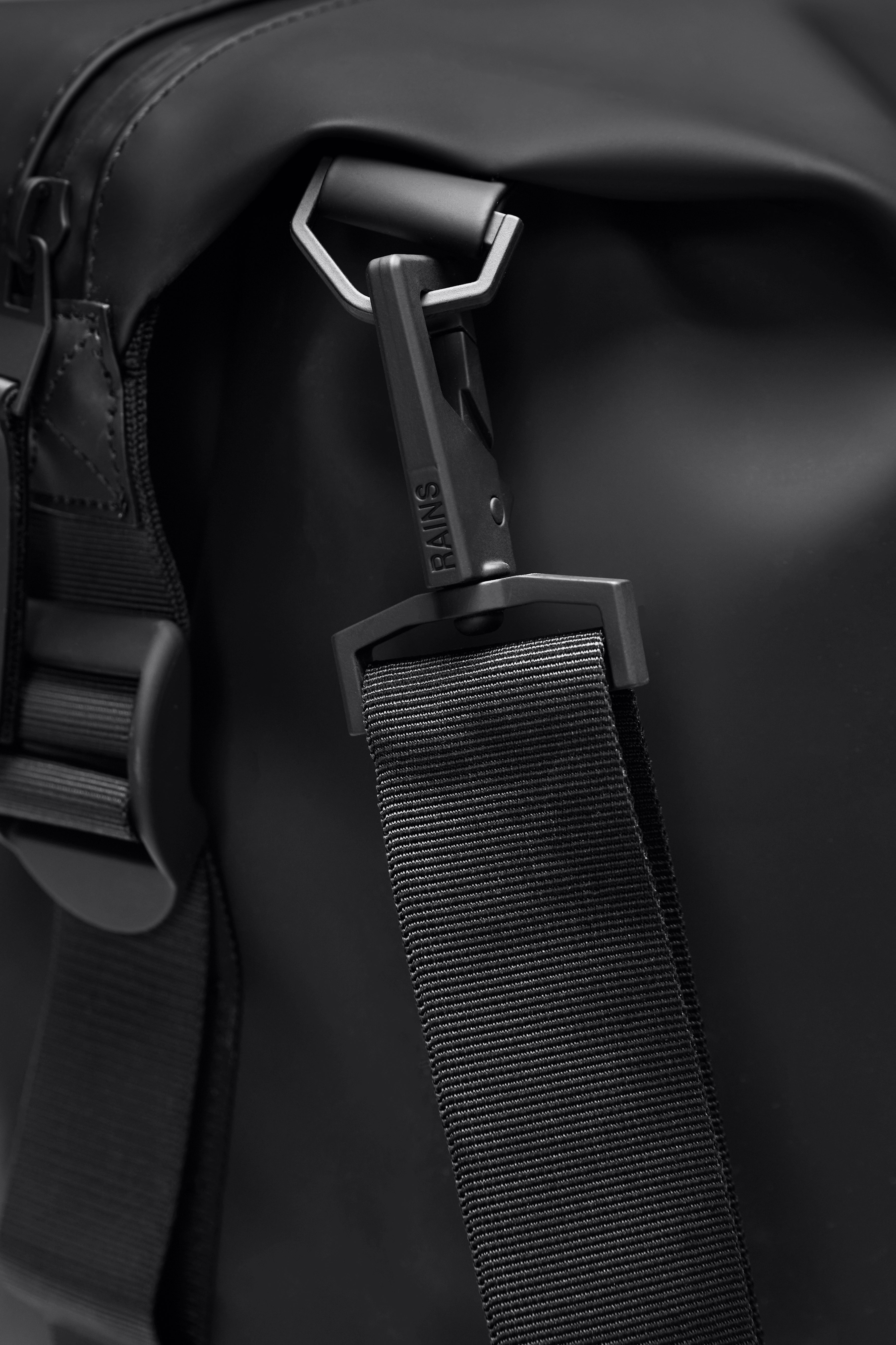 Rains Hilo Weekend Bag Small Honor 23.50L H29 x D18 x W50 cm Weekender